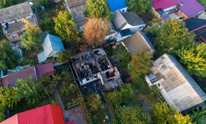 Пожар в Днепре: в Мирном дотла сгорел жилой дом 