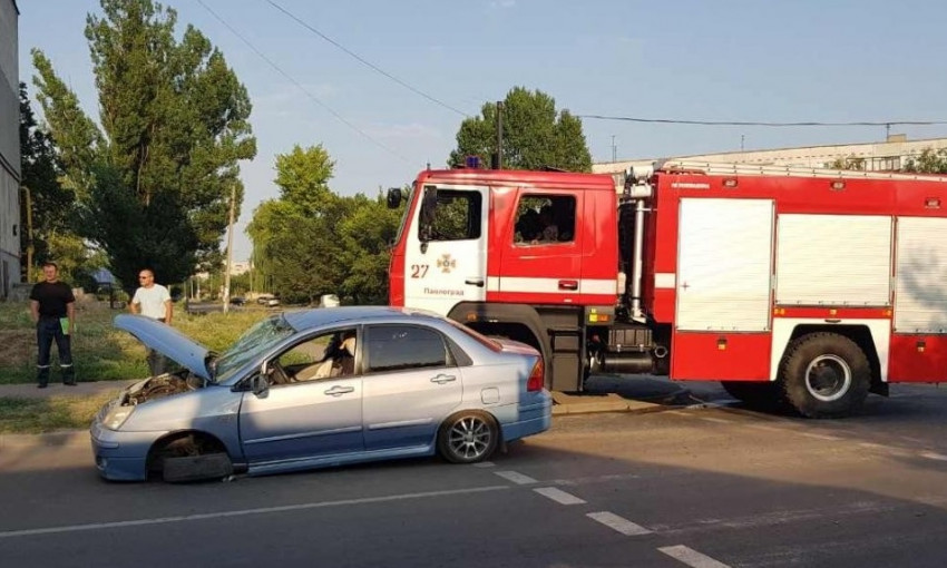 ДТП на Днепропетровщине: авто врезалось в пожарную машину 