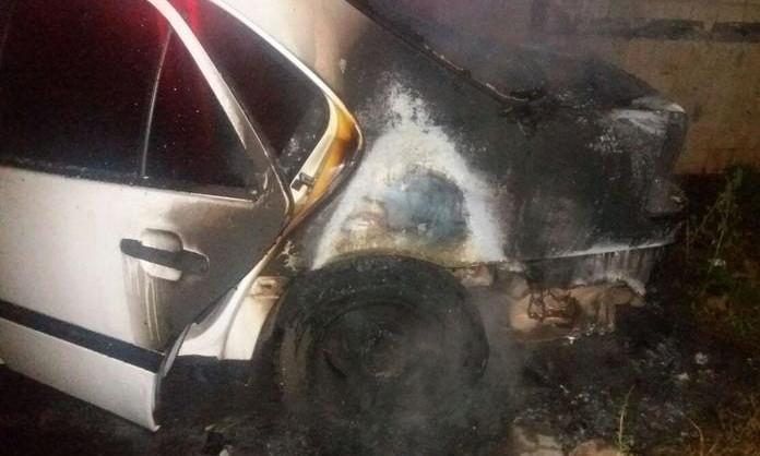 Пожар в Кривом Роге: возле многоэтажки загорелся автомобиль 