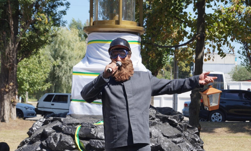 На Днепропетровщине отрыли памятник шахтерам 