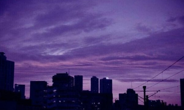 Жители Днепра наблюдали аномальное фиолетовое небо