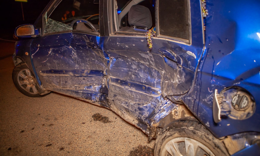ДТП в Днепре: на Полтавском шоссе Mitsibishi врезался в Hyundai