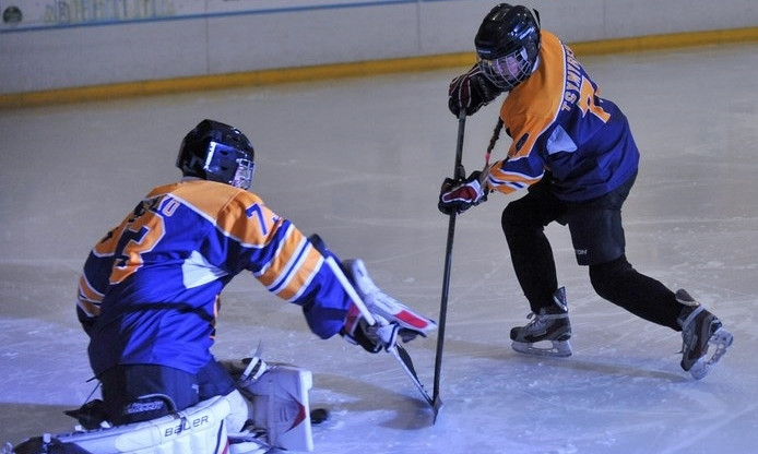 Хоккеистки Днепра победили киевлян 