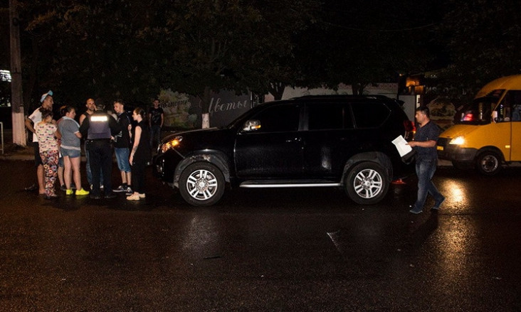 ДТП в Днепре: автомобиль Toyota Land Cruiser сбил пешехода