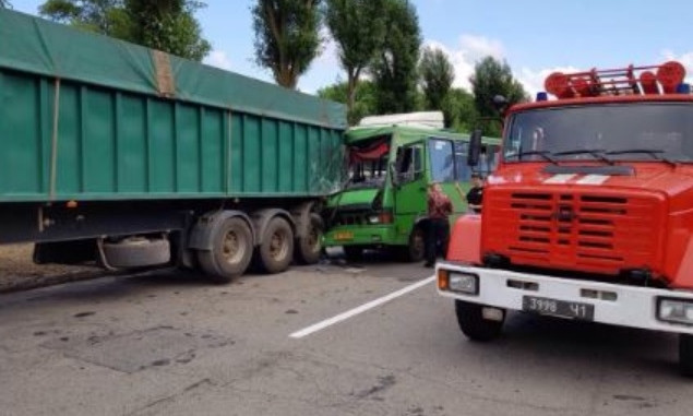 ДТП на Днепропетровщине: во время аварии пострадало 22 человека