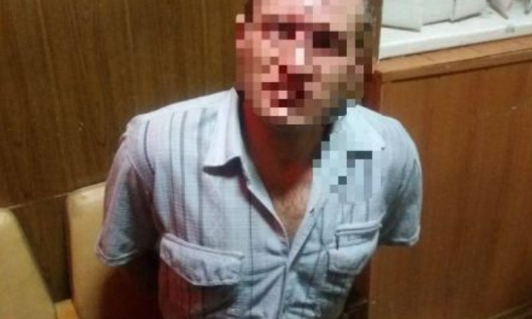 Под Днепром мужчина резал себя ножом, отказываясь покидать жилье знакомой