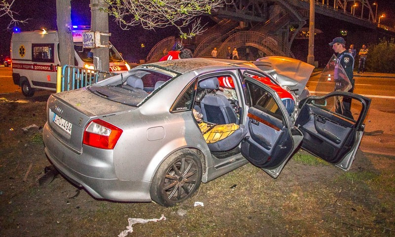 ДТП в Днепре: автомобиль врезался в электоопору 