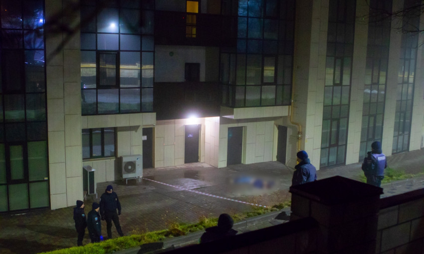 ЧП в Днепре: под окнами многоэтажного дома нашли труп