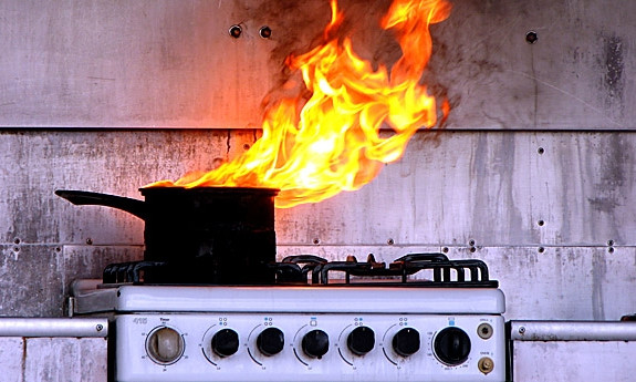 Пожар на Днепропетровщине: сотрудники ГСЧС тушили кухню 