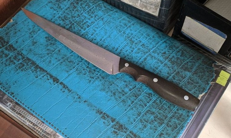 На Днепропетровщине мужчина напал с ножом на работников депо 
