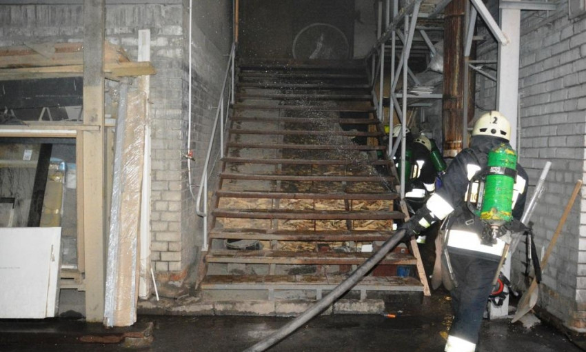Пожар в Днепре: горело помещение столярной мастерской в Новокодакском районе