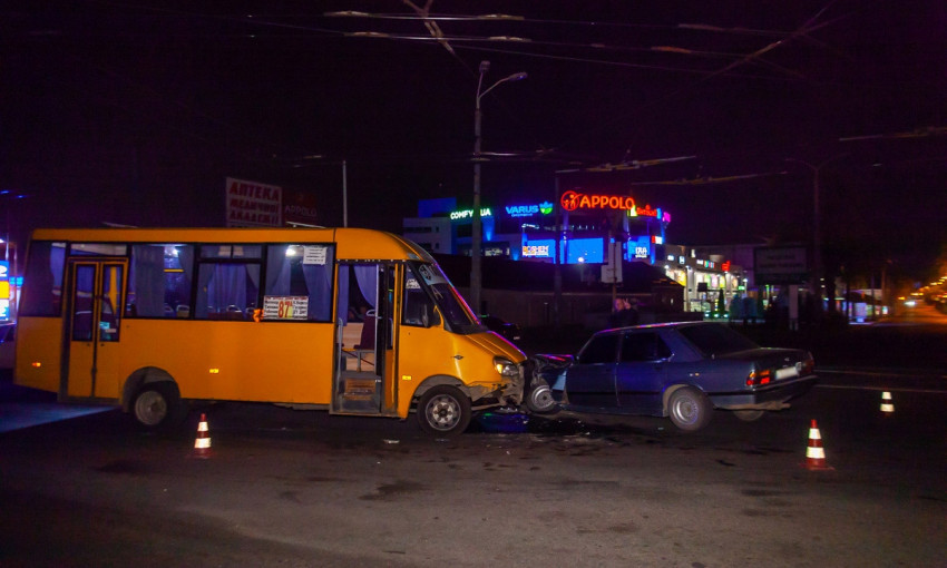ДТП в Днепре: на Макарова столкнулись BMW и «ГАЗель»