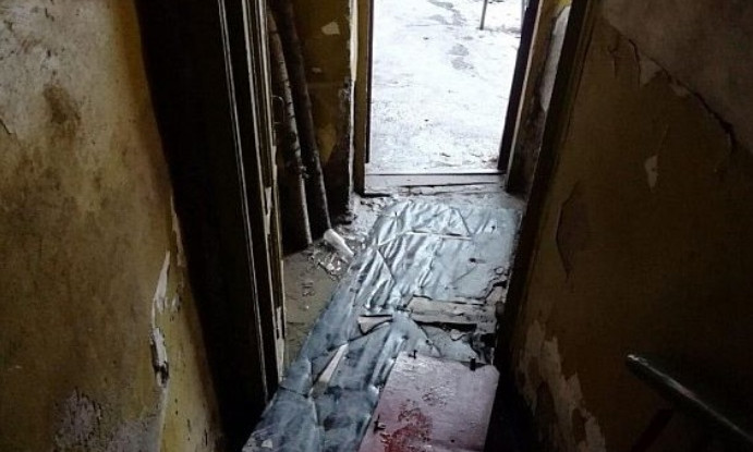 В одном из домов на Днепропетровщине в подъезд течет канализация 