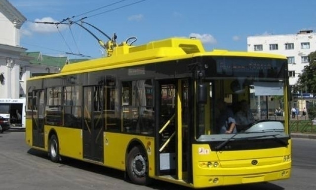 Жители Днепра пересели на троллейбусы
