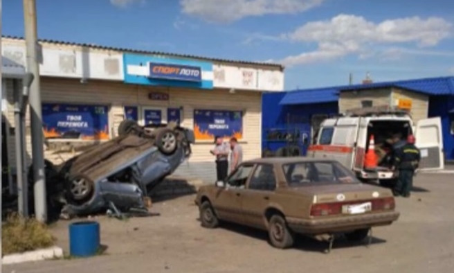 ДТП на Днепропетровщине: автомобиль врезался в кафе