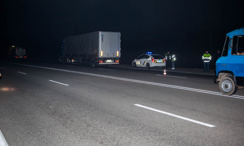 ДТП в Днепре: на дороге грузовик сбил пешехода