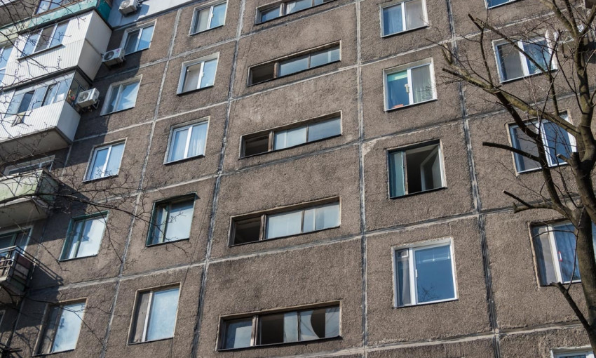 Пожар в Днепре: сотрудники ГСЧС тушили дом на Калнышевского