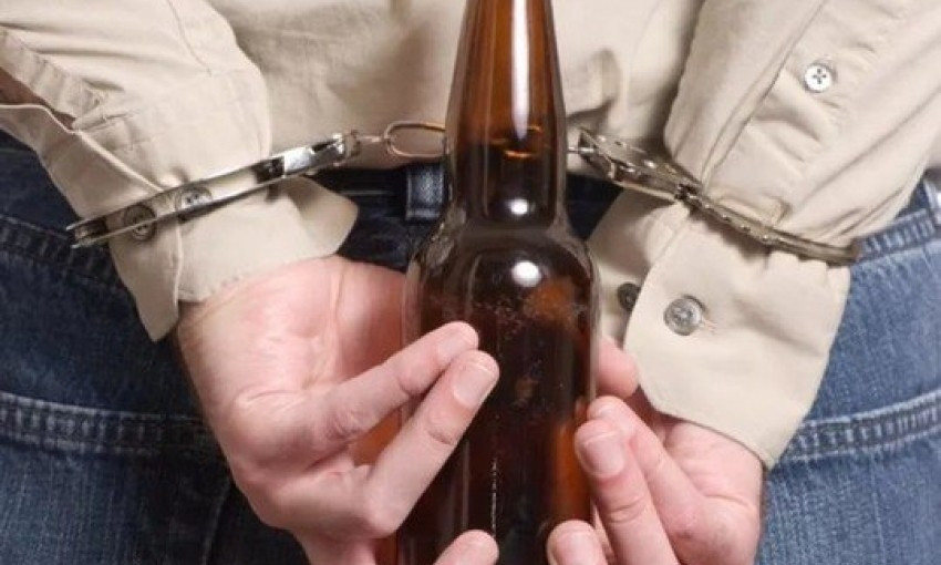 В Днепре пьяный мужчина украл бутылку пива в магазине