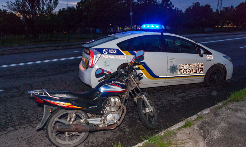 ДТП в Днепре: на дороге столкнулись мотоцикл и велосипед 