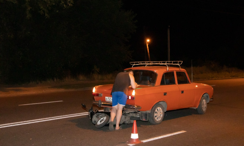 ДТП в Днепре: водитель мопеда попал под автомобиль