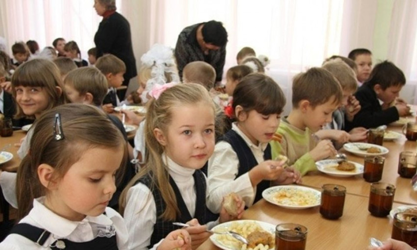 На Днепропетровщине дети получают бесплатное питание