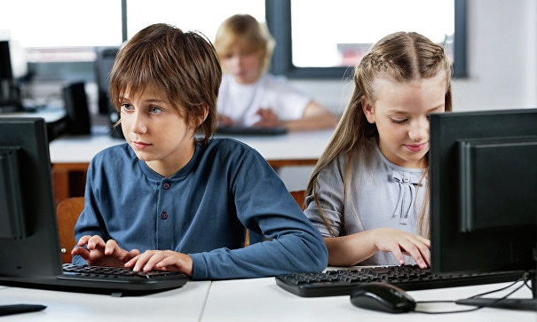 Школьникам Днепропетровшины дарят компьютеры 