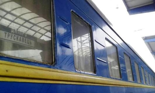 В поезде Трускавец-Днепр пассажиры промокли под дождем