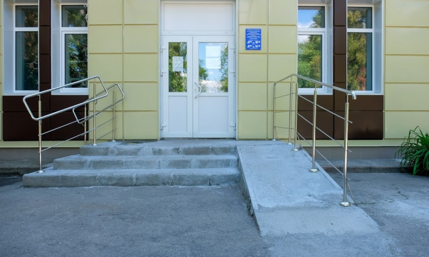 Полвека без ремонта: на Днепропетровщине восстановили амбулаторию после пожара 