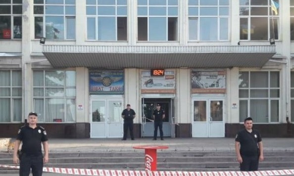 Под Днепром пьяный мужчина "заминировал" вокзал 