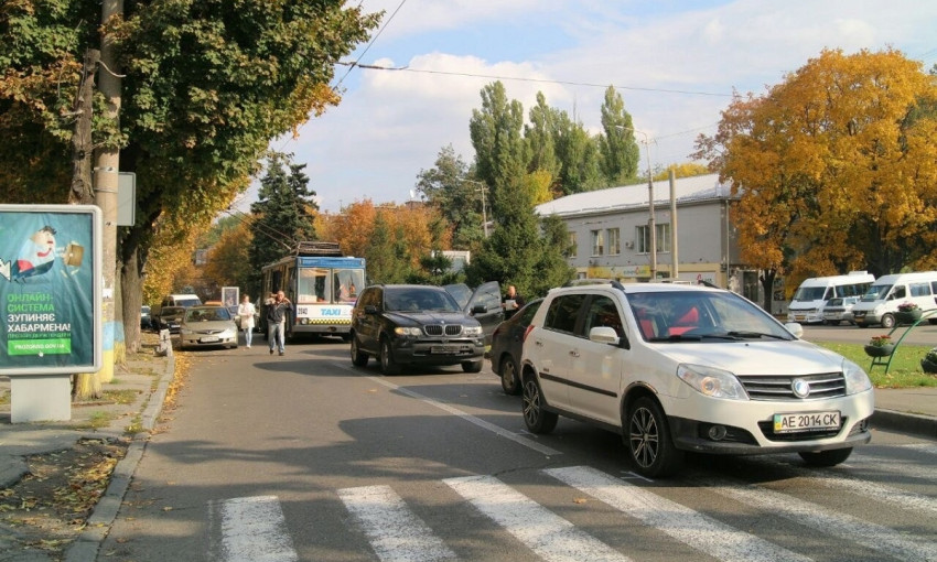 ДТП в Днепре: на Гагарина столкнулись три авто 