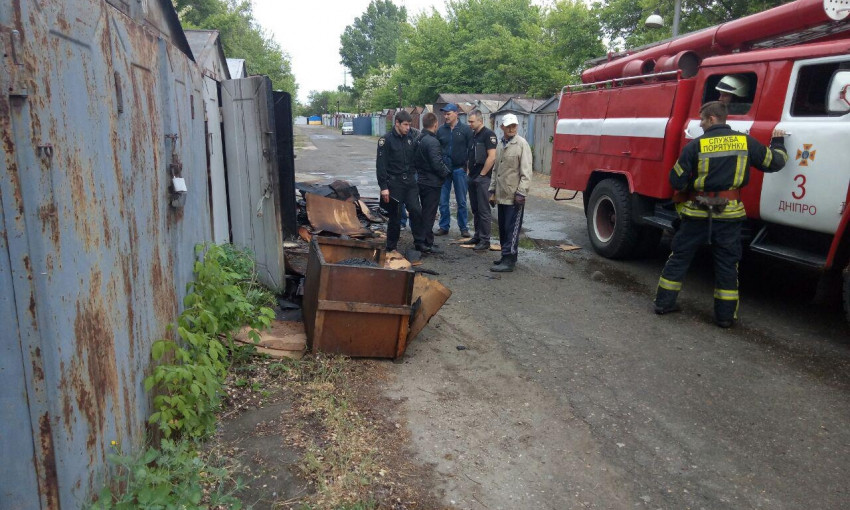 Пожар в Днепре: горел гараж в кооперативе