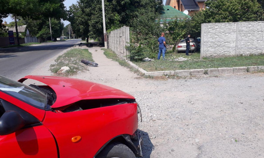 ДТП в Днепре: на Байкальской Audi пробил забор частного дома