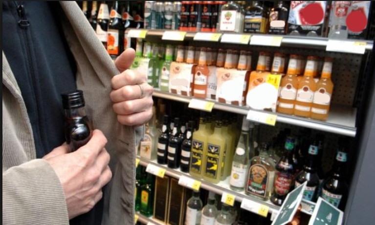 Житель Днепропетровщины воровал виски в магазине