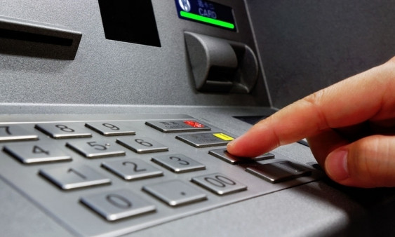 Кража денег в банкомате на Днепропетровщине 