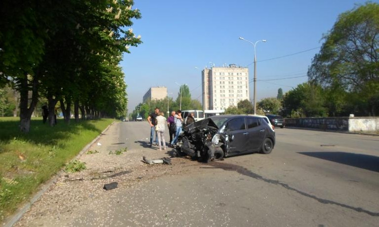 Смертельное ДТП на Днепропетровщине: водитель электромобиля погиб на месте 