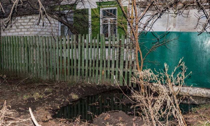 Мокрый Днепр: дом на улице Майской затапливает нечистотами