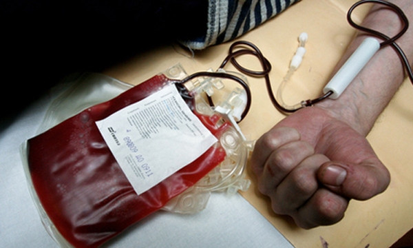 В Мечникова врачи борются за жизнь бойца, потерявшего много крови