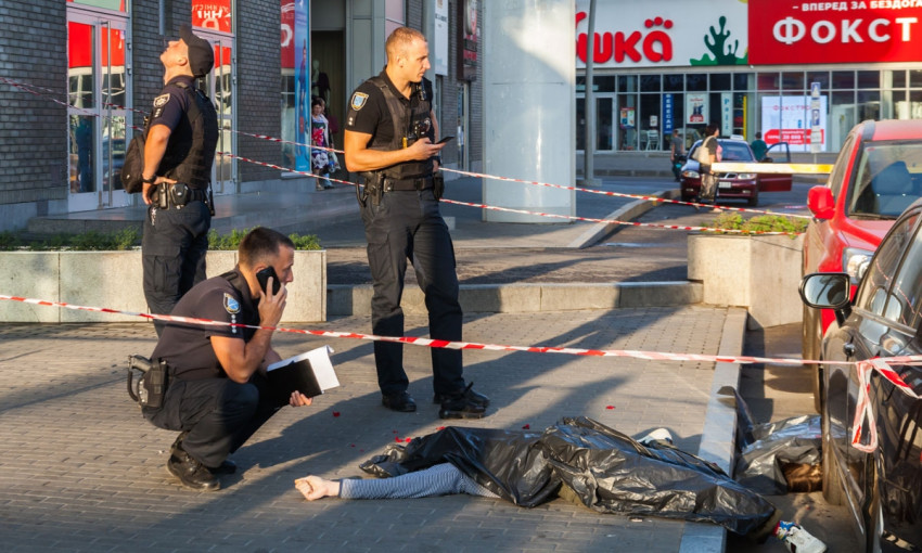 ЧП в Днепре: парень и девушка покончили с собой в центре города 