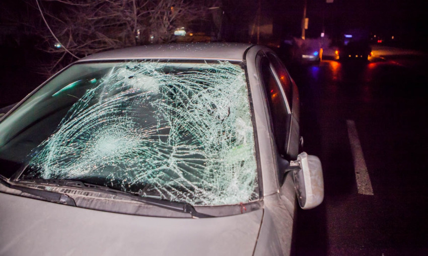 ДТП в Днепре: автомобиль сбил мужчину