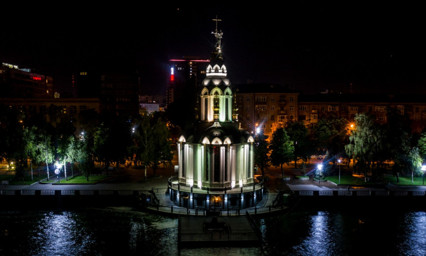 Ночной Днепр: как выглядит ночью храм в честь Собора Иоанна Крестителя