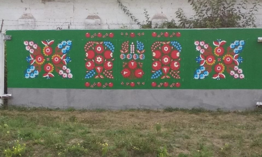 Художники Днепропетровщины возродили древнейшую украинскую роспись