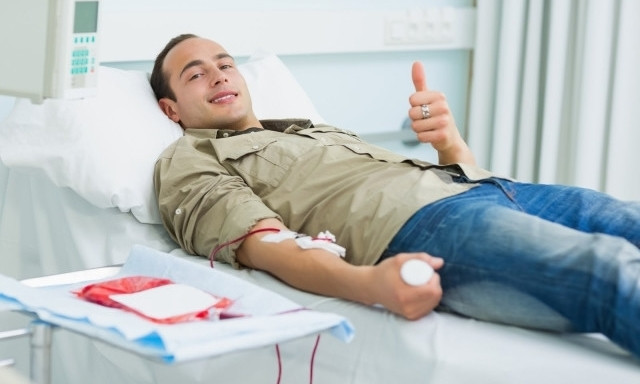 В больнице Мечникова доноры Днепра сдали более 100 литров крови 