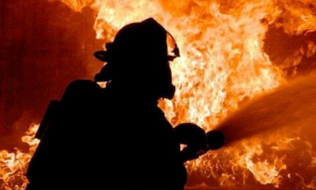 Пожар на Днепропетровщине: сотрудники ГСЧС спасли мужчину