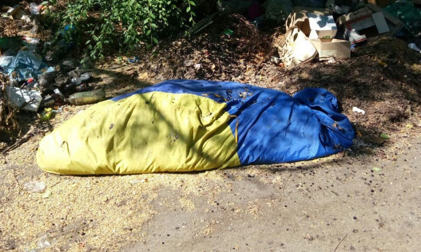 Жители Днепра выбросили Флаг Украины