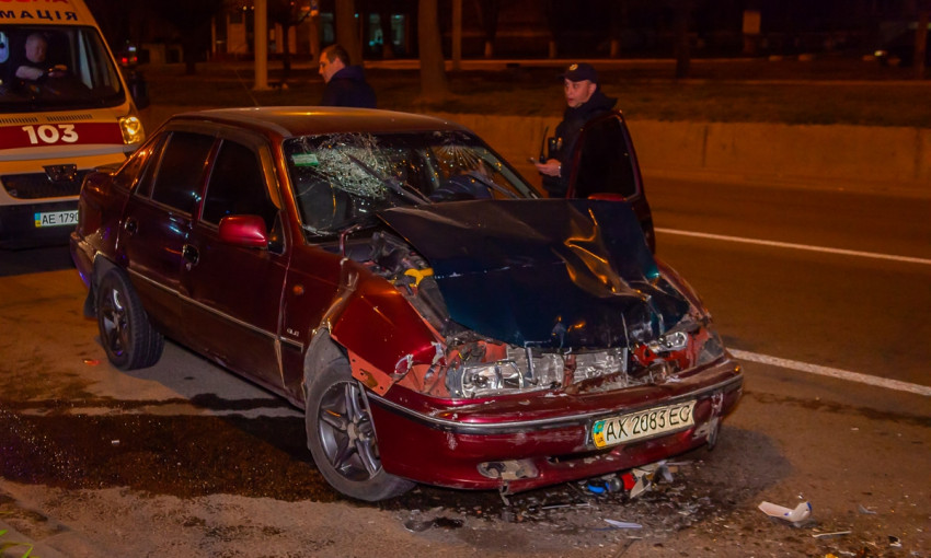 ДТП в Днепре: Daewoo врезался в припаркованный Mercedes