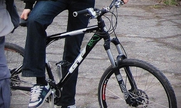 На Днепропетровщине уличный грабитель отобрал у парня велосипед