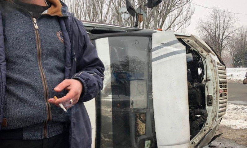ДТП на Днепропетровщине: на дороге перевернулся и загорелся грузовик 
