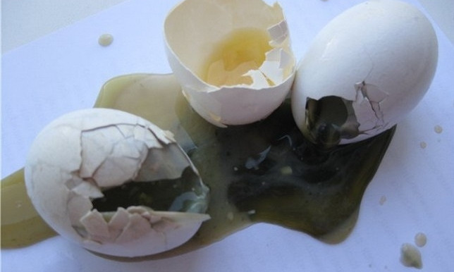 В днепровских супермаркетах продают яйца "с душком"