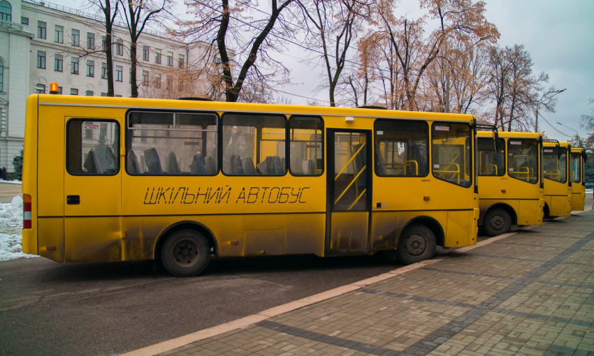 На Днепропетровщине школы получили новые школьные автобусы 
