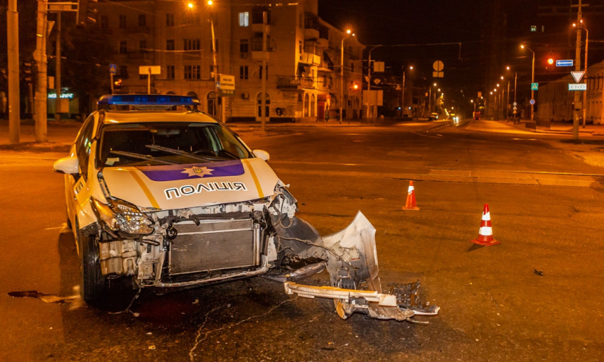 ДТП в Днепре: на дороге столкнулись полицейская Toyota Prius и Lanos